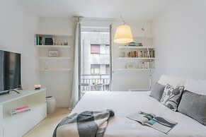 Central & White Apartment by Rent all Como