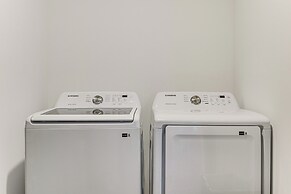 16 Mi to Indianapolis: Group Getaway w/ Pool Table