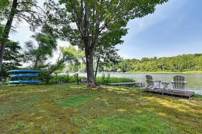 Waterfront Deck! Chic Lower Scott Lake Cottage