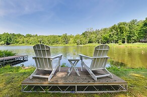 Waterfront Deck! Chic Lower Scott Lake Cottage