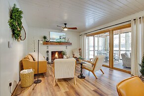 Waterfront Deck! Chic Lower Scott Lake Cottage