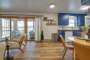 Waterfront Deck! Chic Lower Scott Lake Cottage