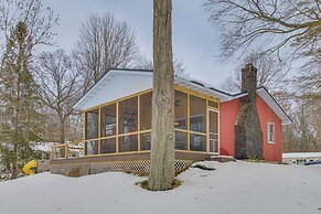 Waterfront Deck! Chic Lower Scott Lake Cottage