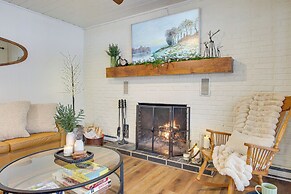 Waterfront Deck! Chic Lower Scott Lake Cottage