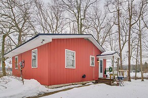 Waterfront Deck! Chic Lower Scott Lake Cottage