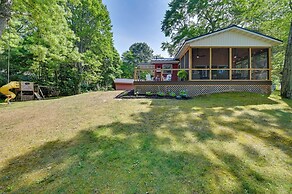 Waterfront Deck! Chic Lower Scott Lake Cottage