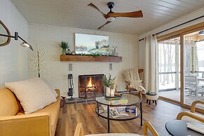 Waterfront Deck! Chic Lower Scott Lake Cottage