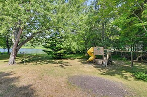 Waterfront Deck! Chic Lower Scott Lake Cottage