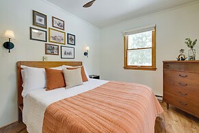 Waterfront Deck! Chic Lower Scott Lake Cottage