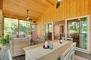 Waterfront Deck! Chic Lower Scott Lake Cottage