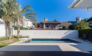 4B House w Pool in Jurere Internacional Mer0671