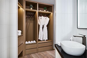 The George Manhattan, Tapestry Collection by Hilton+++