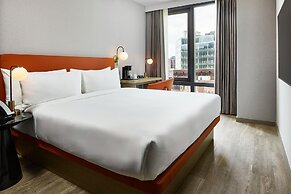 The George Manhattan, Tapestry Collection by Hilton+++