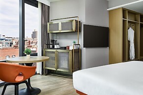 The George Manhattan, Tapestry Collection by Hilton+++