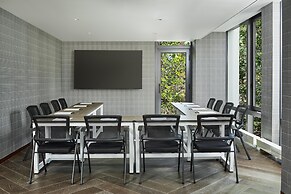 The George Manhattan, Tapestry Collection by Hilton+++