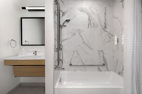 Spark By Hilton Montreal Midtown