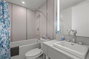Entertainment District Suites -DT TO