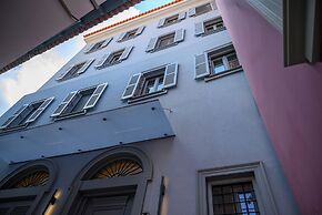 STF Luxury Suites