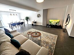 Well Appointed 2BR w terrace&parking