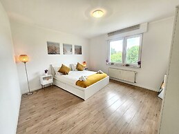 Well Appointed 2BR w terrace&parking