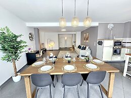 Well Appointed 2BR w terrace&parking