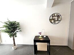 Well Appointed 2BR w terrace&parking