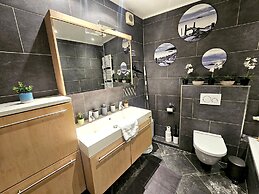 Well Appointed 2BR w terrace&parking