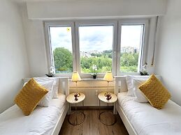 Well Appointed 2BR w terrace&parking