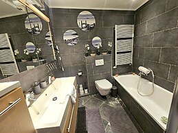 Well Appointed 2BR w terrace&parking