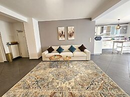 Well Appointed 2BR w terrace&parking