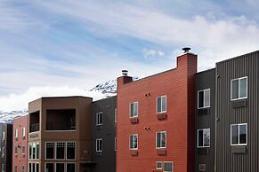 Totem Hotel and Suites