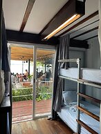 The Yak Lake House Hostal Bacalar