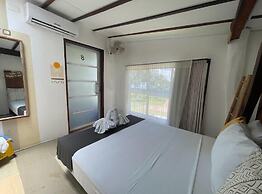 The Yak Lake House Hostal Bacalar