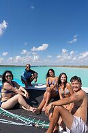 The Yak Lake House Hostal Bacalar