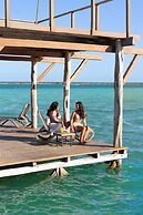 The Yak Lake House Hostal Bacalar