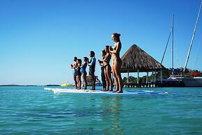 The Yak Lake House Hostal Bacalar