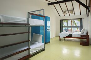 The Yak Lake House Hostal Bacalar
