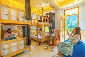 The Social Stays Kasol