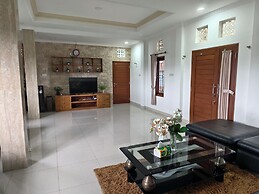 Ayuna Guest House
