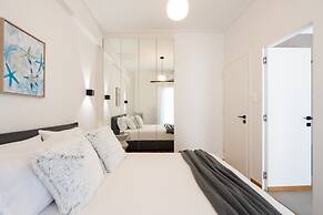 LIV - Premium Pagrati Apartment With View