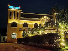 L S Haveli - A Heritage Lake View Haveli