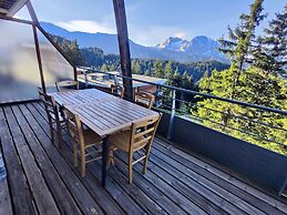 Modern Mountain Apartment With Balcony