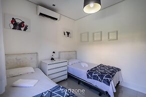 2BR House w/ Pool & BBQ in Penha Tzs210