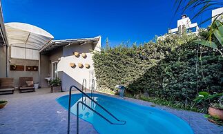 2BR House w/ Pool & BBQ in Penha Tzs210