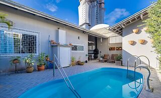 2BR House w/ Pool & BBQ in Penha Tzs210