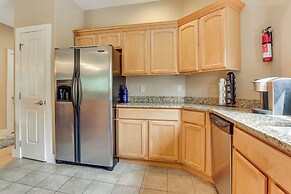 1 Mi to Wisp Resort: Hot Tub Haven in Mchenry!