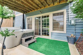 1 Mi to Wisp Resort: Hot Tub Haven in Mchenry!