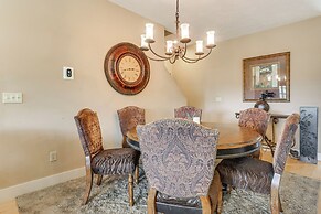 1 Mi to Wisp Resort: Hot Tub Haven in Mchenry!