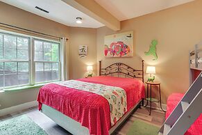 1 Mi to Wisp Resort: Hot Tub Haven in Mchenry!