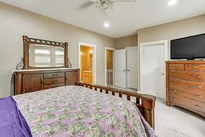 1 Mi to Wisp Resort: Hot Tub Haven in Mchenry!